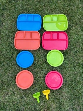 Kids Divided (4) and Undivided (4) Plastic Plates